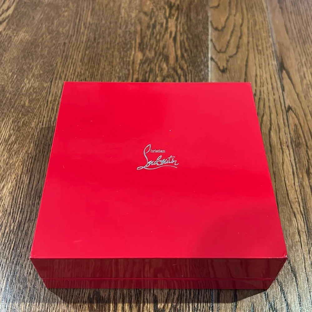 Christian Louboutin
Abracadabra La Palette Refillable Black Case - Picture 2 of 4